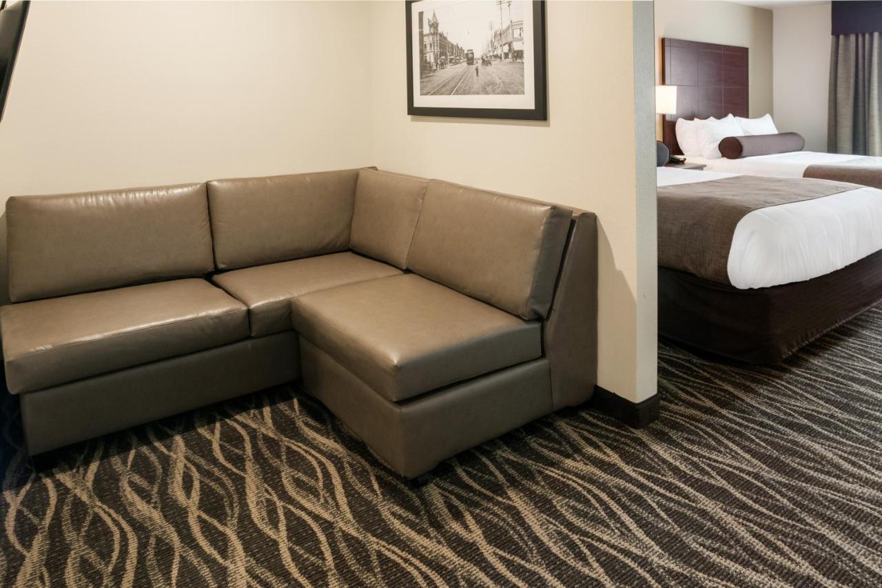 Cobblestone Hotel & Suites Appleton International Airport 尼纳 外观 照片