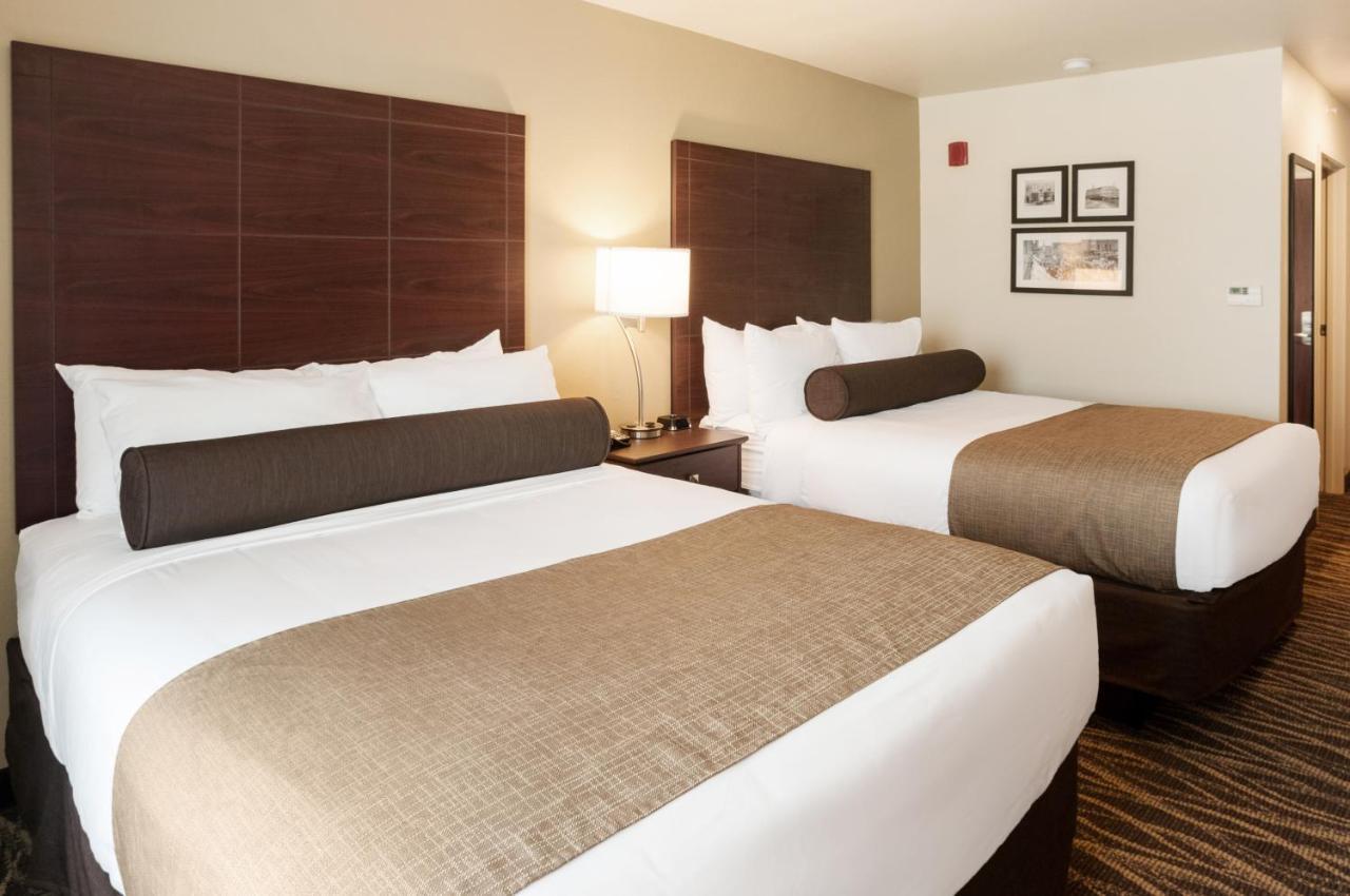 Cobblestone Hotel & Suites Appleton International Airport 尼纳 外观 照片