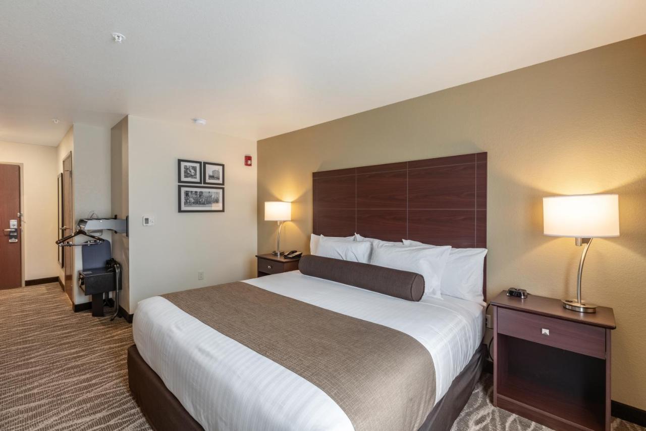 Cobblestone Hotel & Suites Appleton International Airport 尼纳 外观 照片