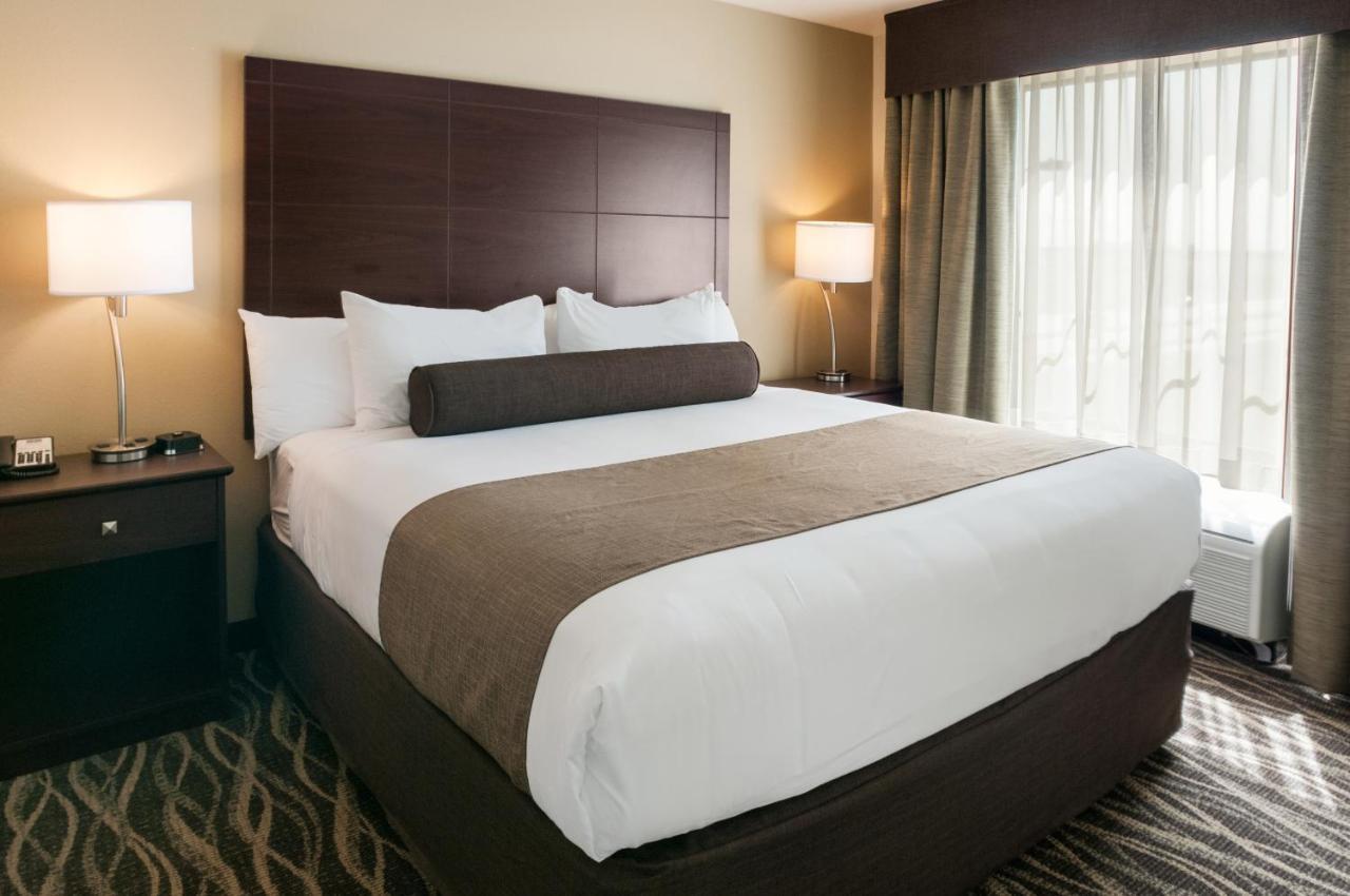 Cobblestone Hotel & Suites Appleton International Airport 尼纳 外观 照片