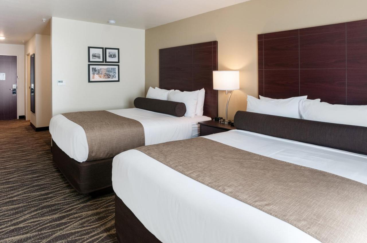 Cobblestone Hotel & Suites Appleton International Airport 尼纳 外观 照片