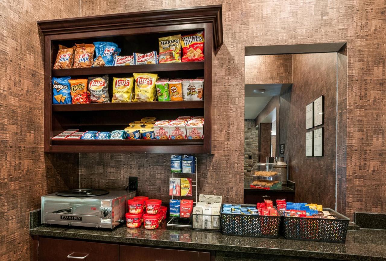 Cobblestone Hotel & Suites Appleton International Airport 尼纳 外观 照片