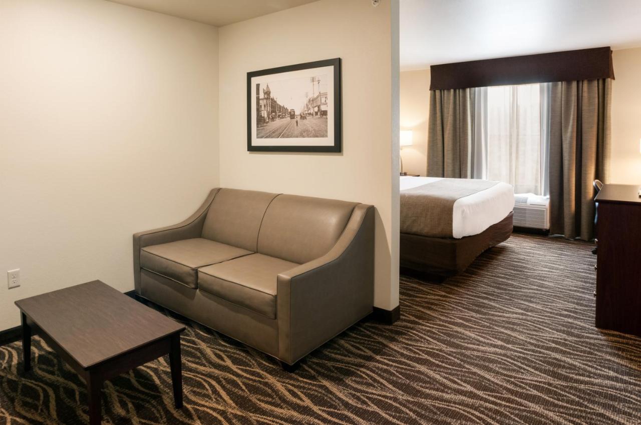 Cobblestone Hotel & Suites Appleton International Airport 尼纳 外观 照片