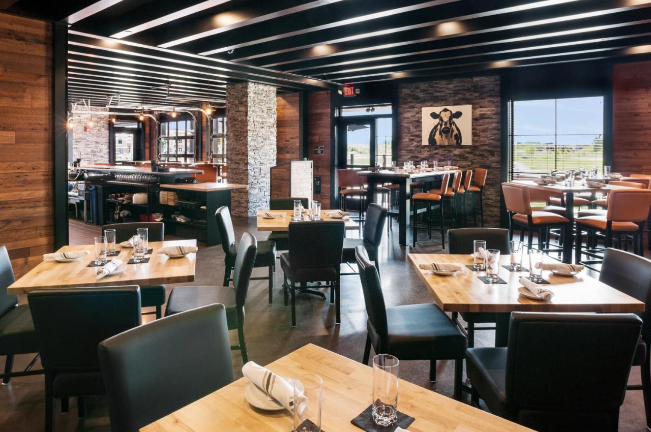 Cobblestone Hotel & Suites Appleton International Airport 尼纳 外观 照片