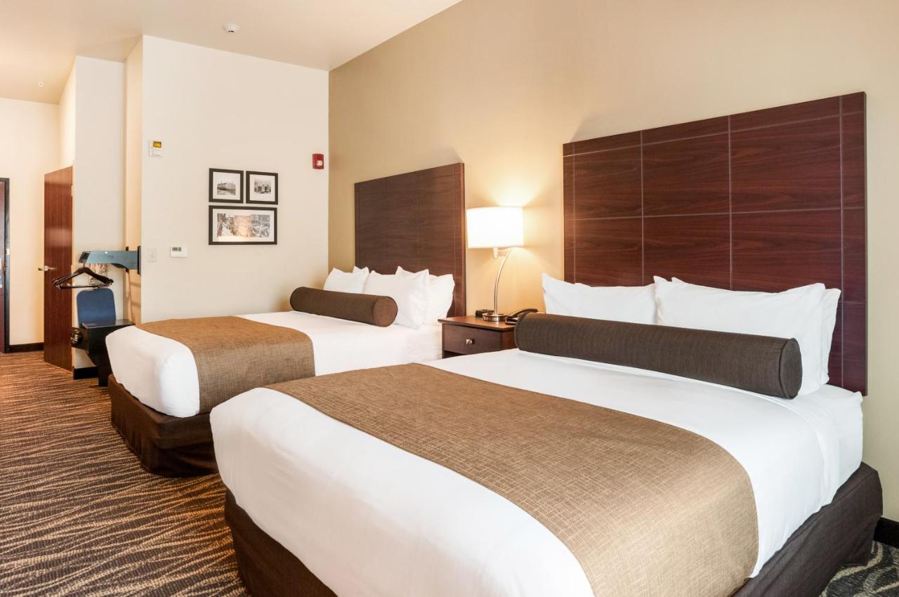 Cobblestone Hotel & Suites Appleton International Airport 尼纳 外观 照片