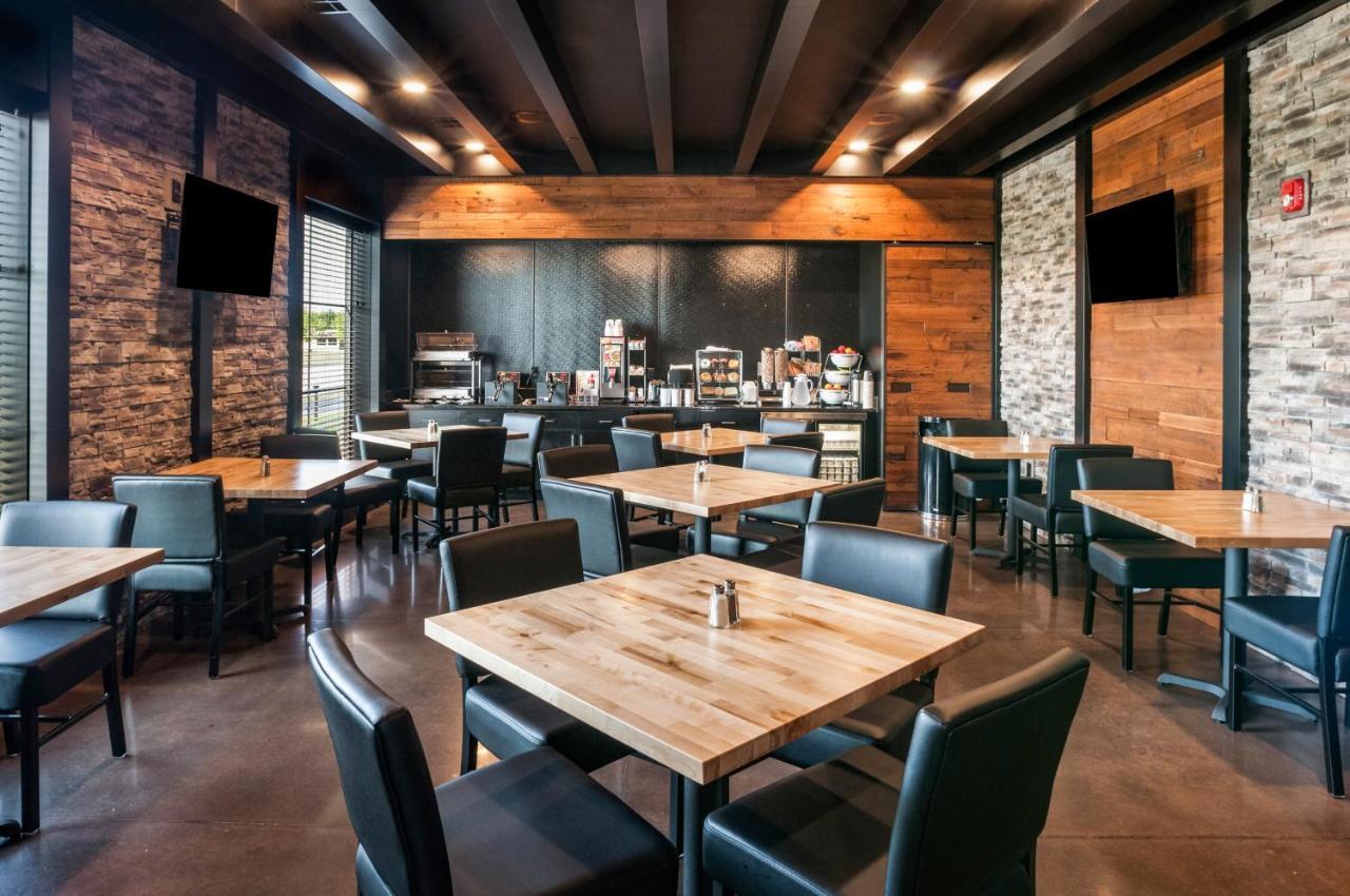 Cobblestone Hotel & Suites Appleton International Airport 尼纳 外观 照片
