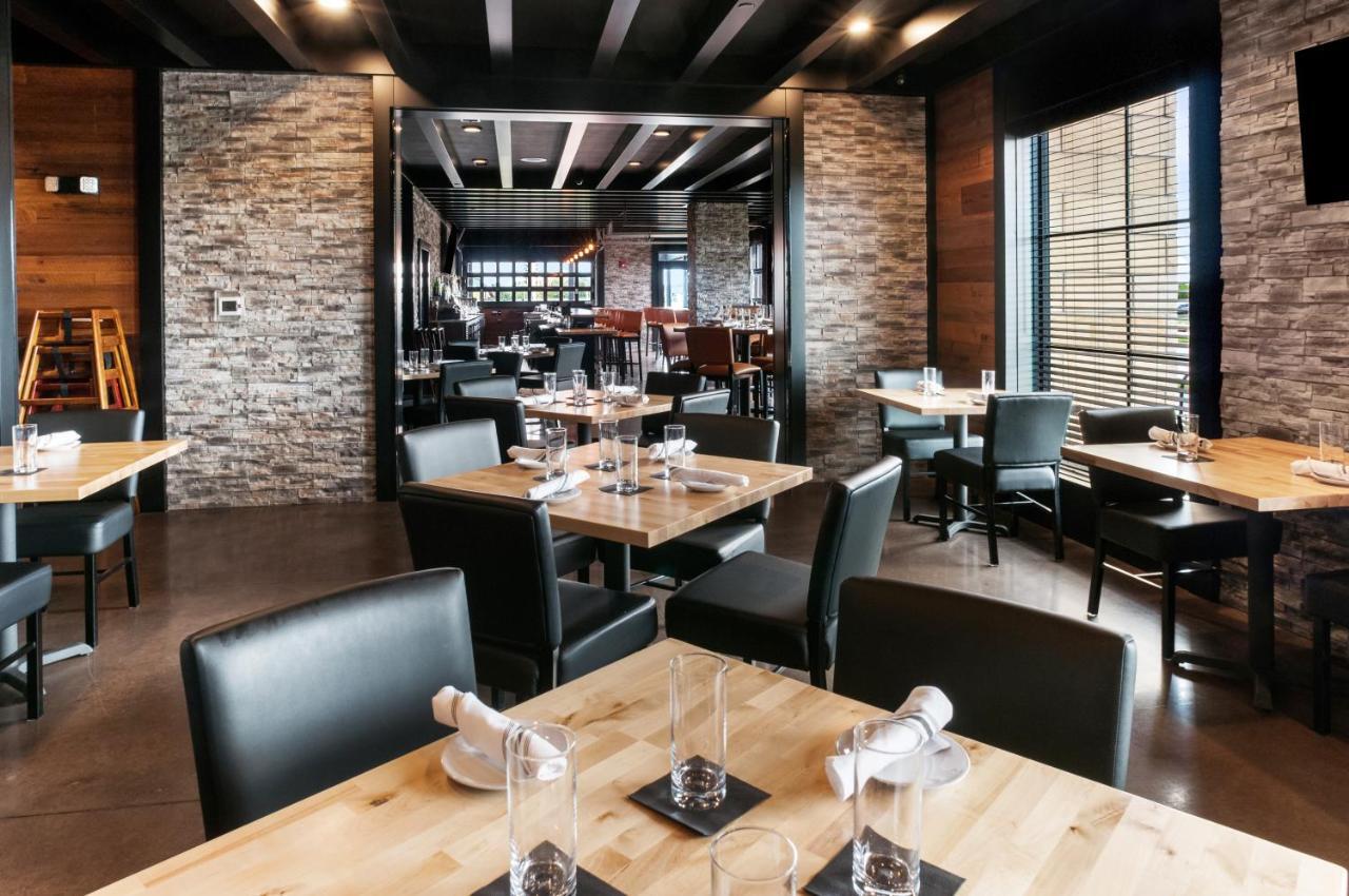 Cobblestone Hotel & Suites Appleton International Airport 尼纳 外观 照片